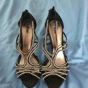 Size 7 1/2 Black heel